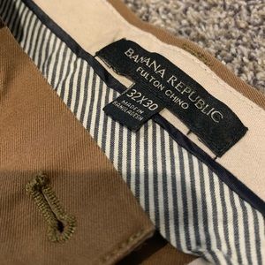Men’s Banana Republic Husk Brown Chino Pant 32W30L